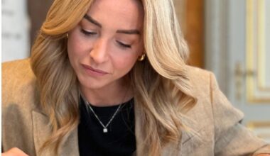 Genova, sindaca Salis firma per una rete psicologica pubblica: “La salute mentale è un diritto”