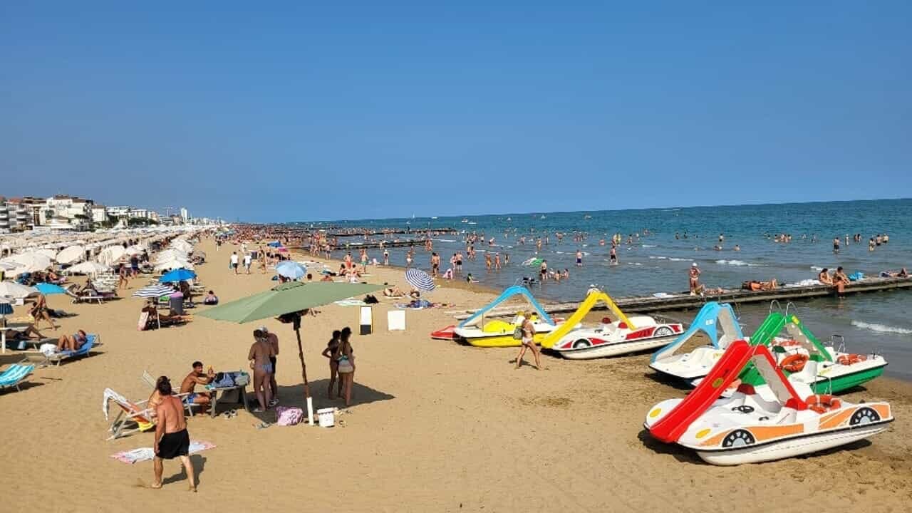 Malore in spiaggia, morto un 61enne trevigiano
