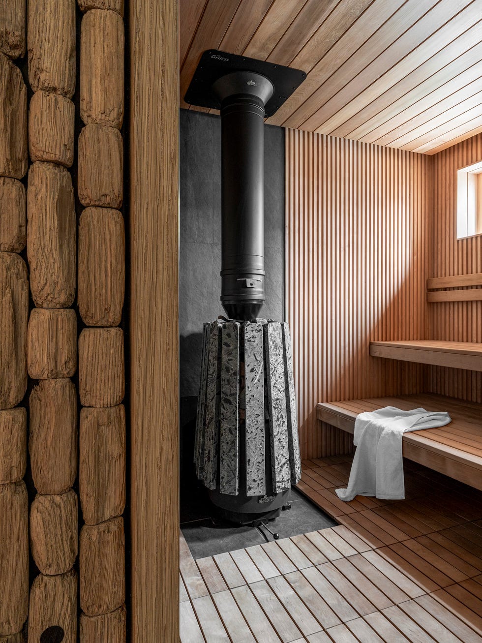 esta casa luminosa y eclectica combina diseno a medida, piezas vintage y detalles art deco