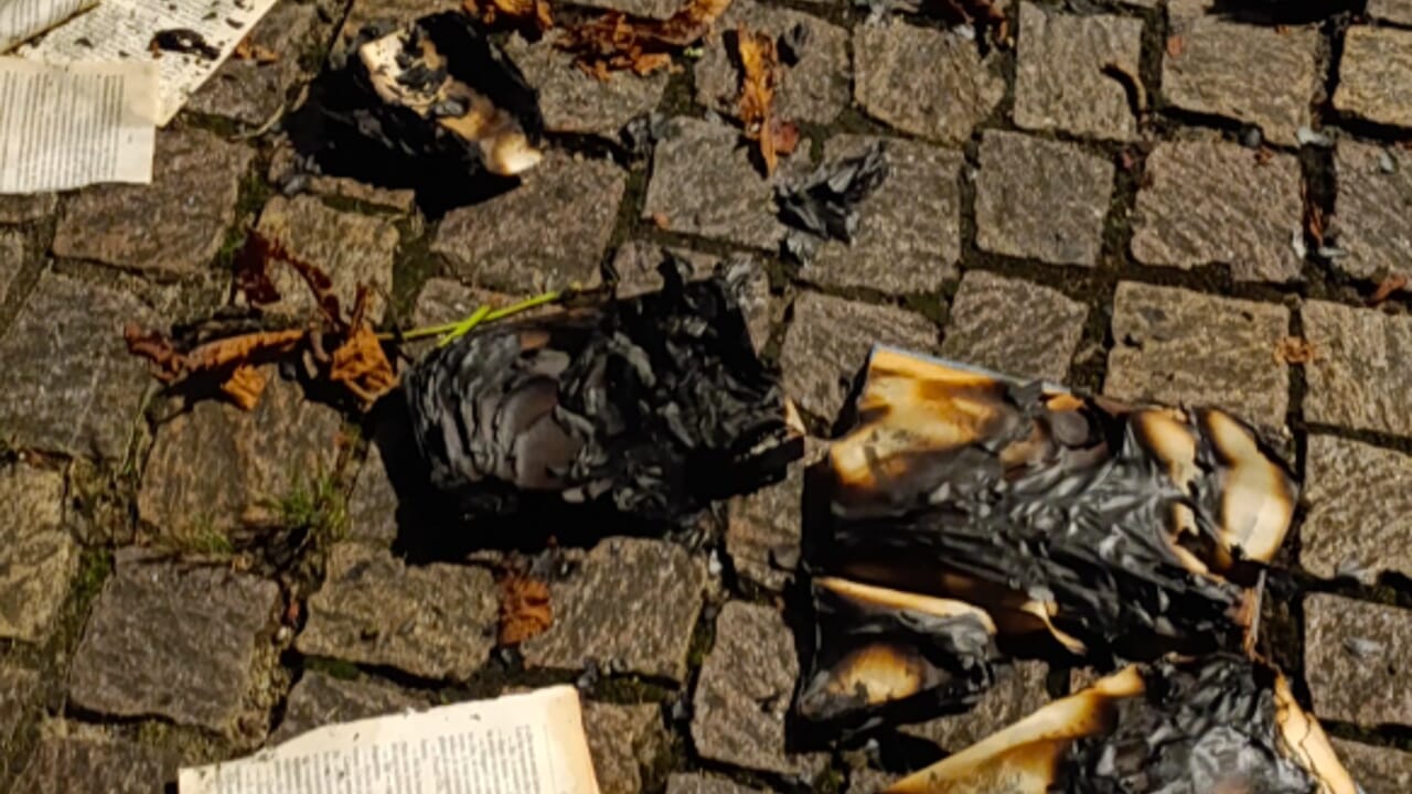 incendiata la casetta dei libri di Santa Maria