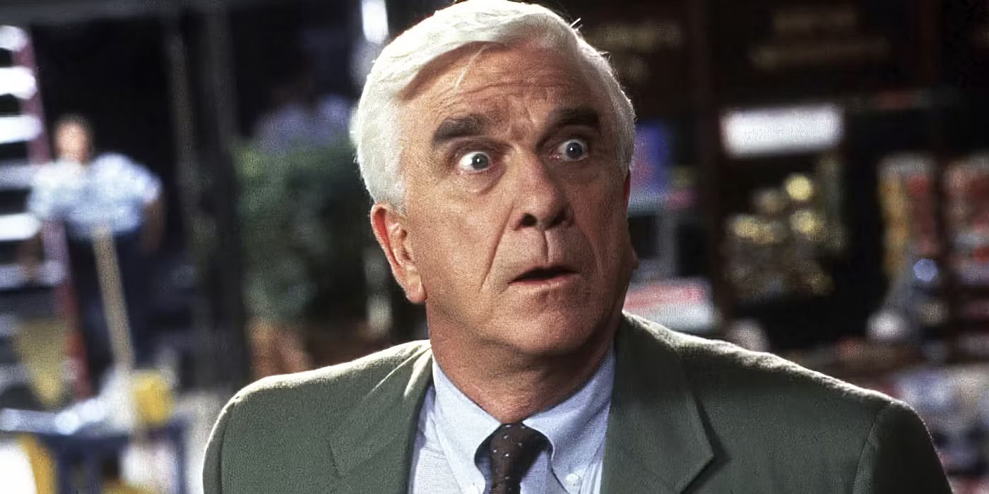 Scopri la scena cult che ha reso Leslie Nielsen una leggenda della comicità in Una pallottola spuntata