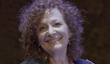 Nan Goldin fa attivismo da sempre. Ma quello per la Palestina non gliel’hanno perdonato