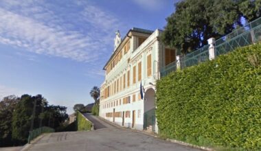 Due le ipotesi di reato per il bambino precipitato dal terrazzino della scuola