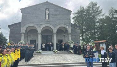 A Sestriere i funerali di Stato dello sciatore Matteo Franzoso, il ricordo di mamma Olga: "Sei il nostro eroe"
