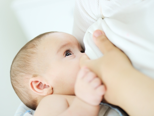 Allattare al seno dopo un tumore è sicuro e vantaggioso per mamma e bambino