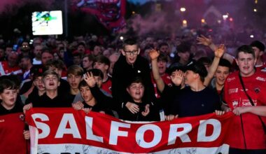 I fan di Salford hanno protestato prima dello scontro con Wakefield