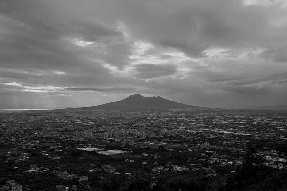 film vincitori venezia 2025 data d'uscita sotto il vulcano