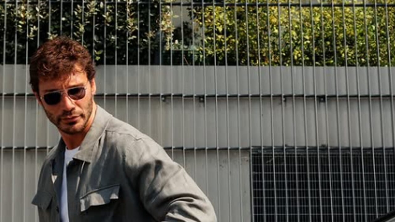 Stefano De Martino rapinato dell'orologio da 40mila euro con il "trucco dello specchietto"