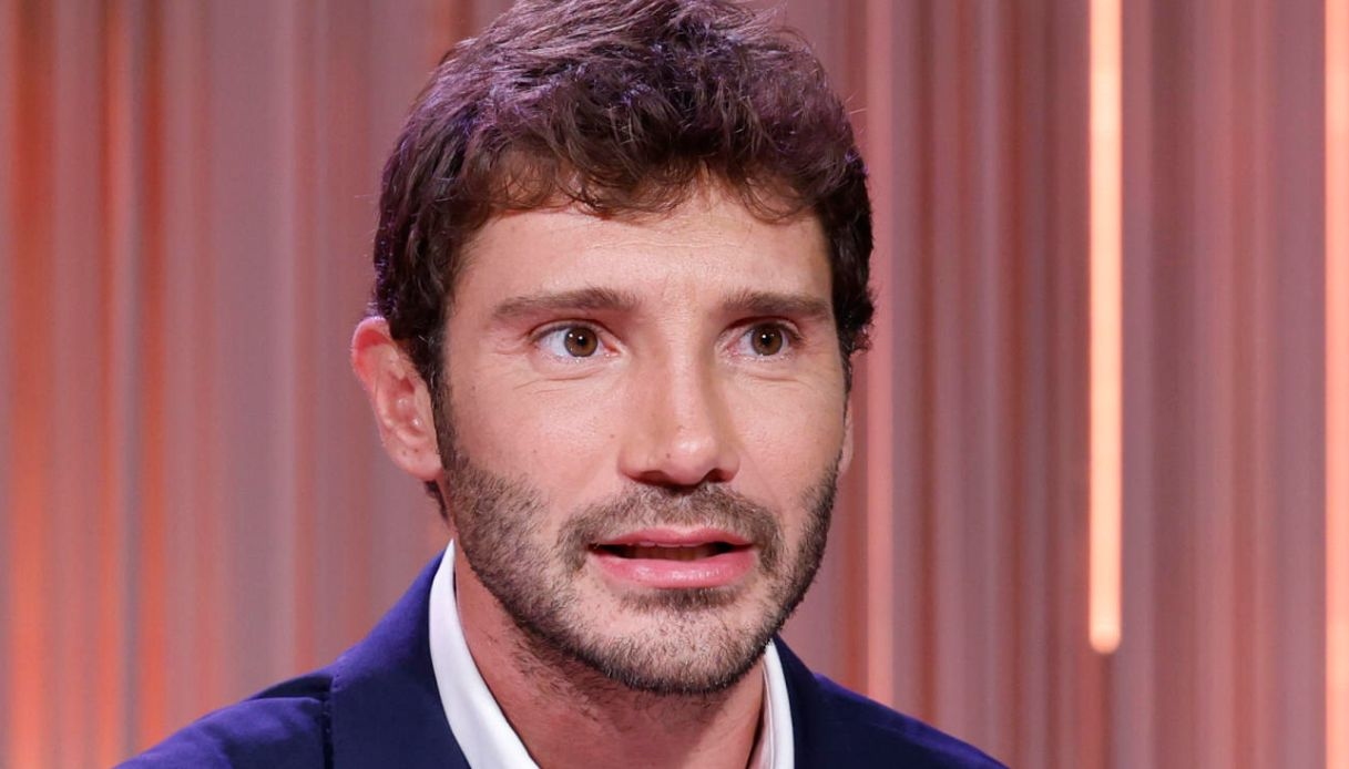 Stefano De Martino, periodo nerissimo ma si consola con "l'ex fidanzata e amica speciale"