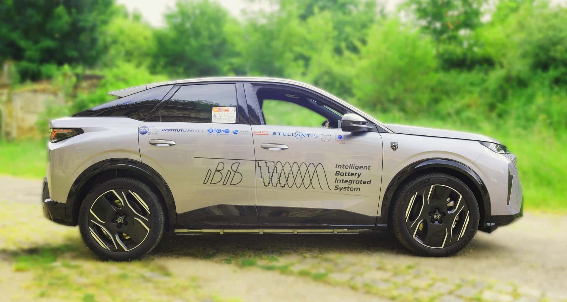 Stellantis rivoluziona l’auto elettrica con una batteria tutto-in-uno