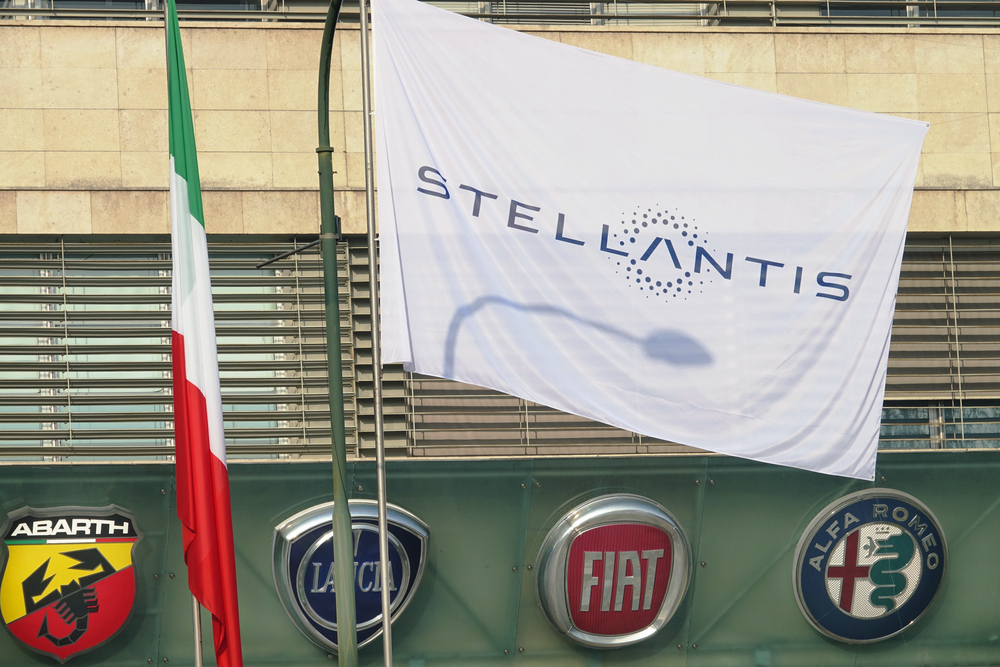 Crisi dell'auto: Stellantis sospende la produzione in sei stabilimenti europei