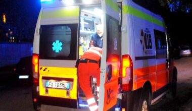 Incidente in tangenziale: esce dall’auto, viene investito e muore