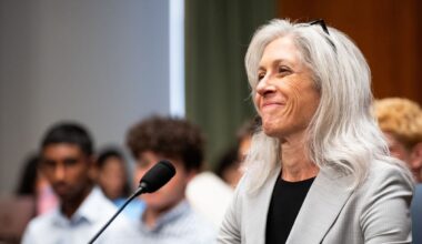 susan monarez licenziata trump vaccini scontro