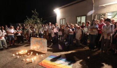 La lunga notte della pace, dalla Piagge a San Miniato. Un fiume di gente attraversa Firenze per vedere l’alba di un nuovo giorno