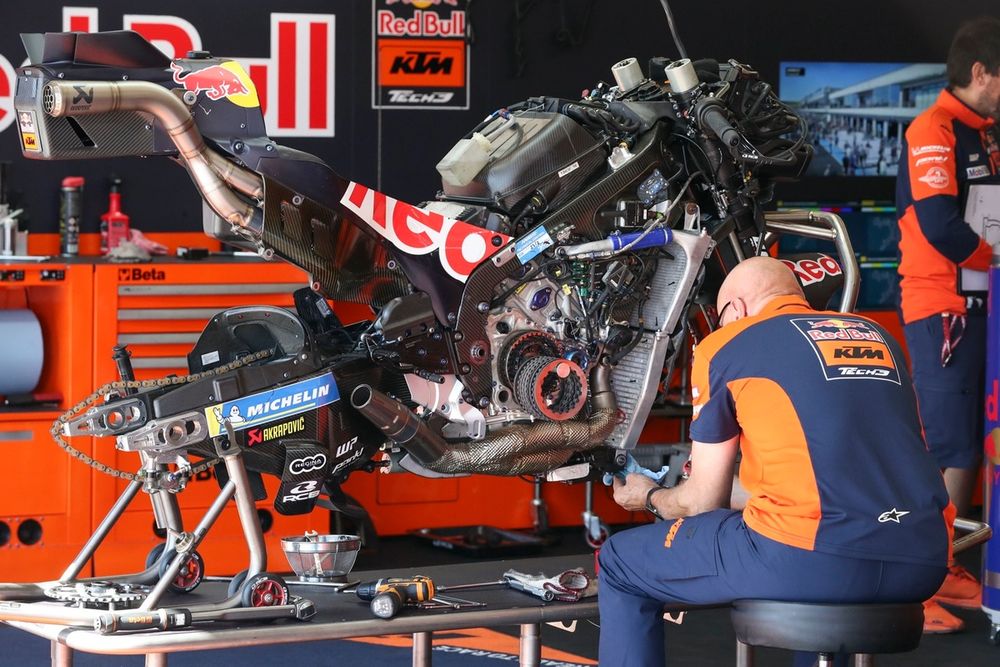 El equipo Tech3 KTM Racing en Balaton Park.