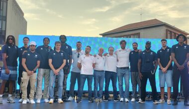 Tifosi canturini fedeli, in tanti a scoprire la nuova versione del team