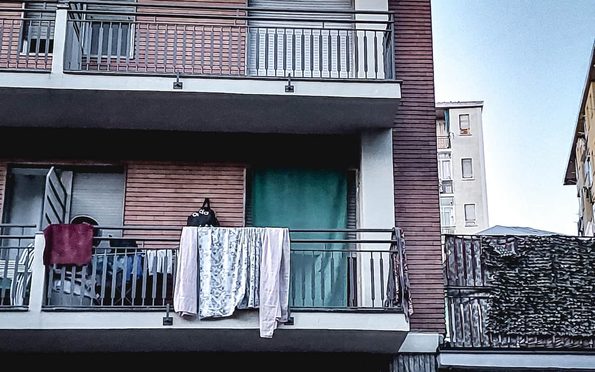 Torino, bambino di 4 anni cade dal balcone: è in gravi condizioni
