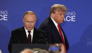 Guerra in Ucraina, Trump: "Sono molto deluso da Putin". Zelensky: "Nuove sanzioni alla Russia siano dolorose"