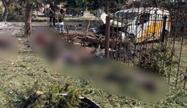 Ucraina, Russia bombarda civili durante distribuzione pensioni: strage a Yarova, news oggi