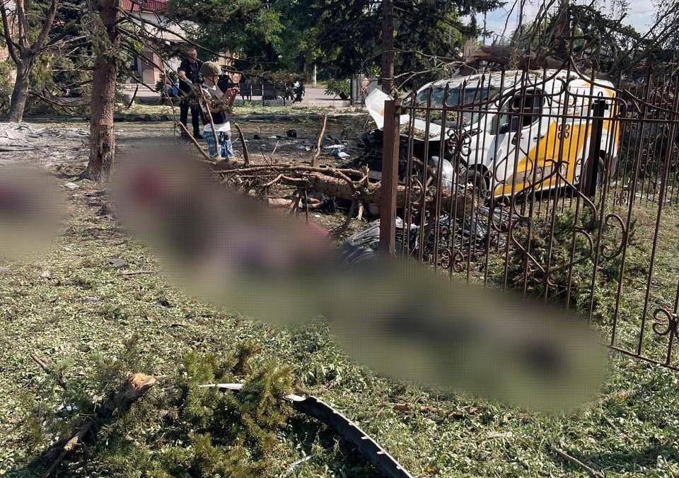 Ucraina, Russia bombarda civili durante distribuzione pensioni: strage a Yarova, news oggi