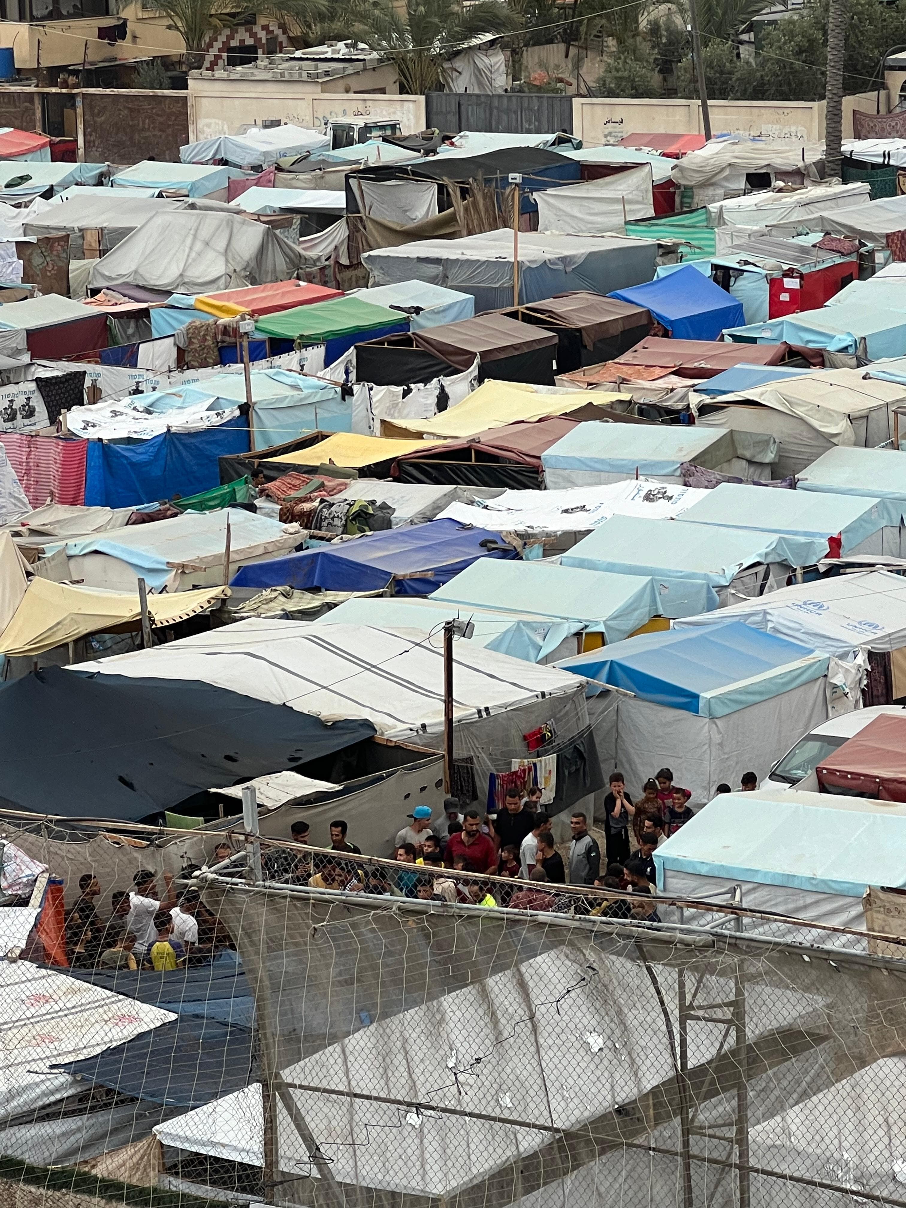 Una tendopoli di sfollati nel sud della Striscia (foto di Fabrizio Minini)-2