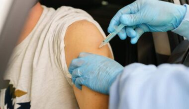 Vaccinazioni Covid e influenza, si fa da medici di famiglia e pediatri