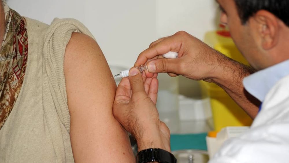 Vaccinazione antinfluenzale e contro il Covid, dal 1° ottobre parte la campagna