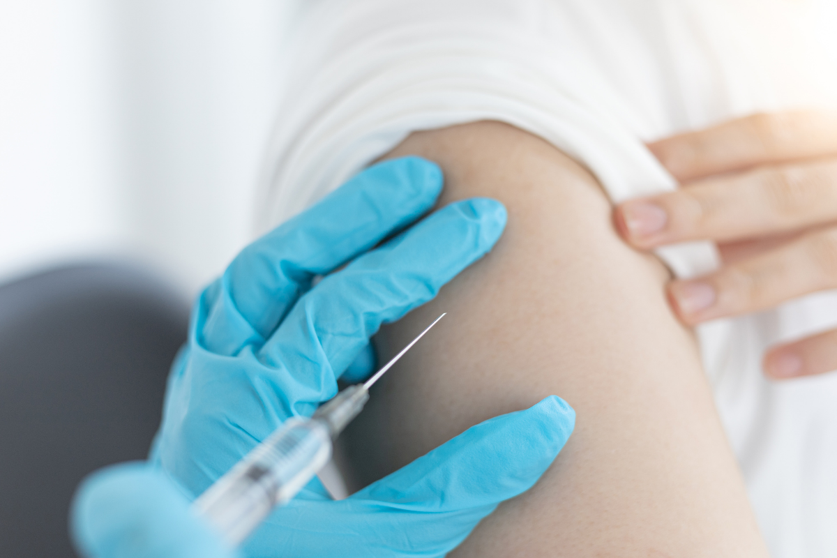 Vaccini in farmacia: la Lombardia fa squadra con le Ats Regionali e amplia l'offerta