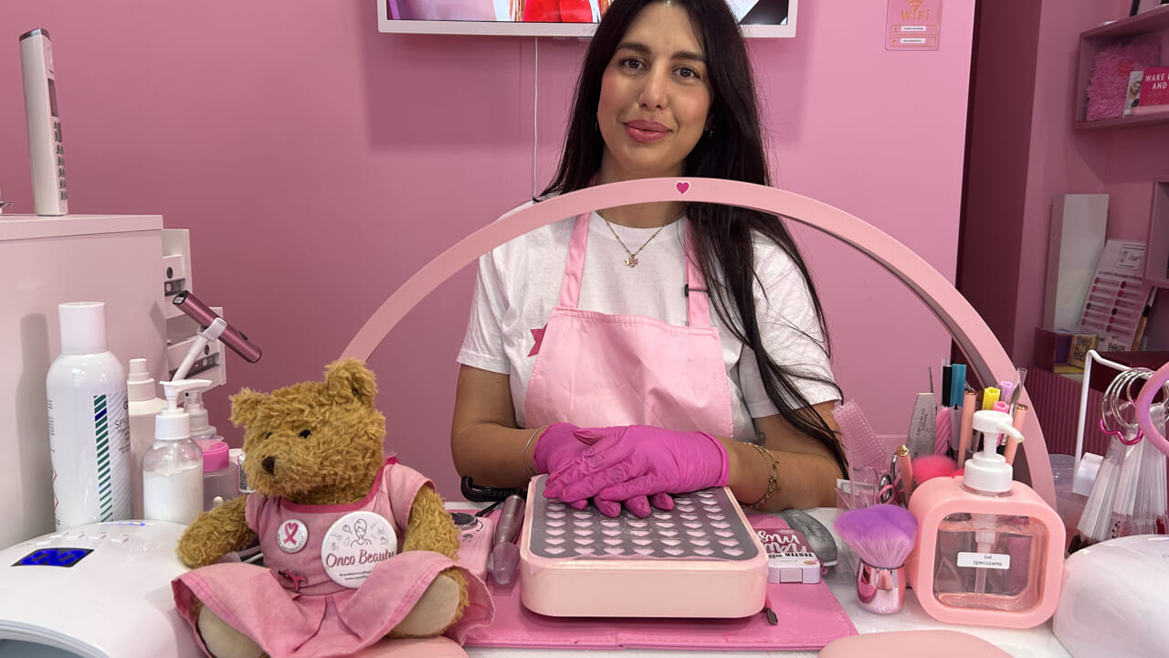 La storia di Valentina, ex paziente oncologica ricostruisce capezzoli in 3D. "Così aiuto le donne a sentirsi belle nonostante il cancro"
