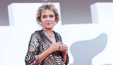 Il vestito trasparente di Valeria Golino a Venezia