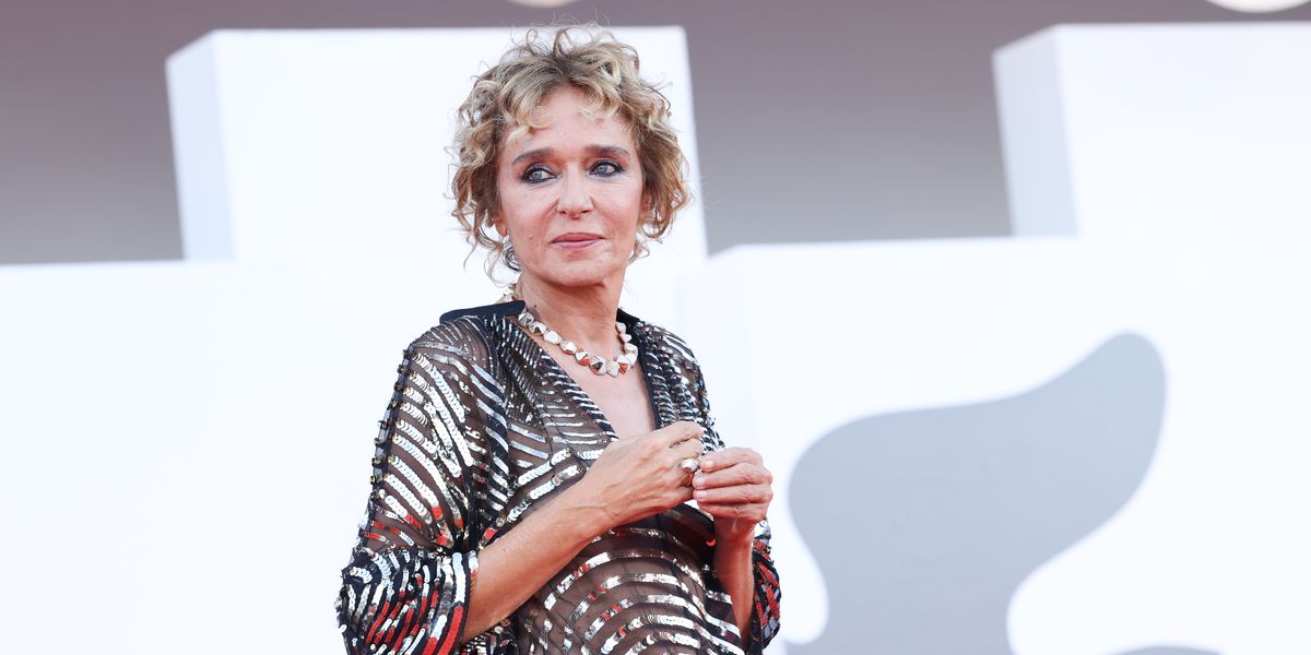 Il vestito trasparente di Valeria Golino a Venezia
