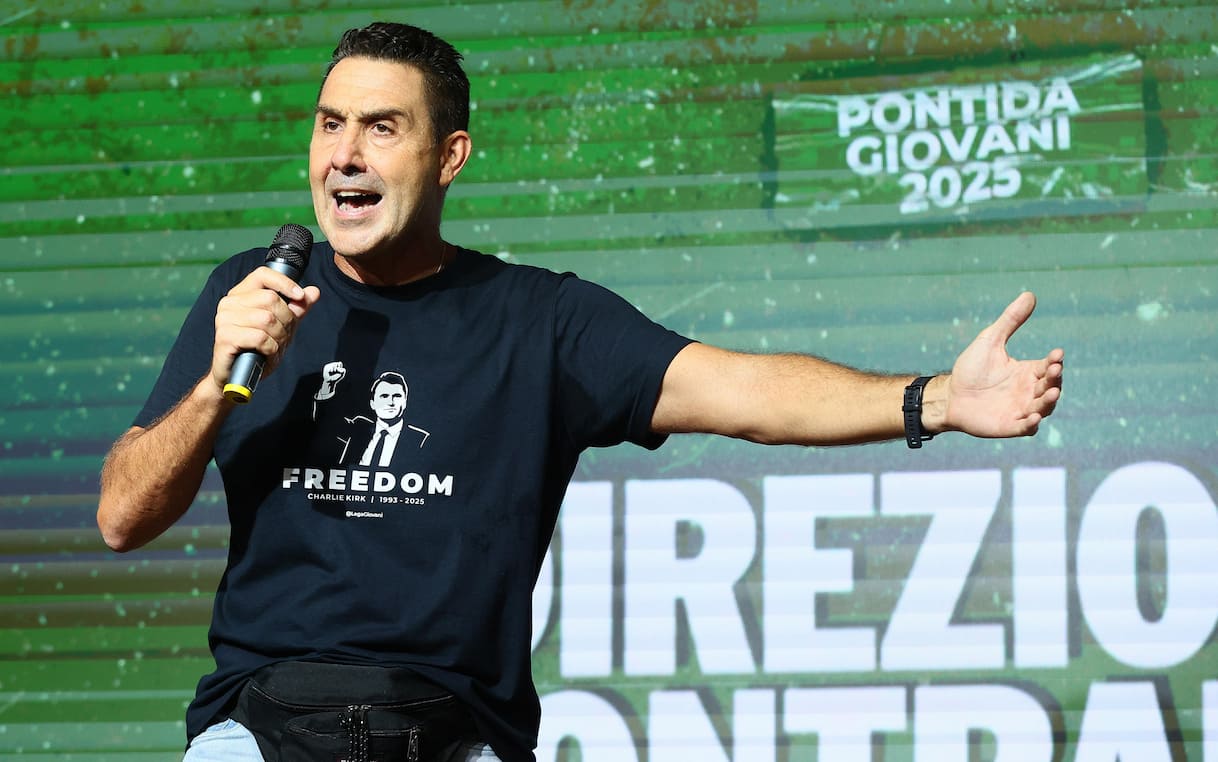 Pontida, Vannacci: 'Dobbiamo diventare gli eredi di Kirk'. Salvini presente al raduno
