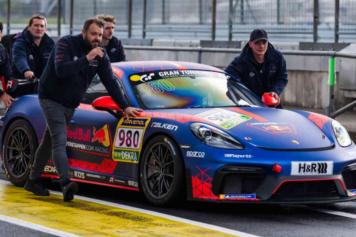 Verstappen, missione compiuta: patente presa, potrà fare la 24 ore al Ring con la Ferrari - News