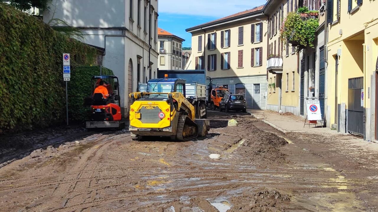 Como, via Brambilla è invasa dal fanfo: chiusa al traffico
