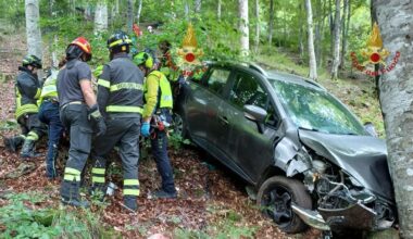 Trovata morta nell’auto finita fuori strada, è precipitata nel burrone per 40 metri