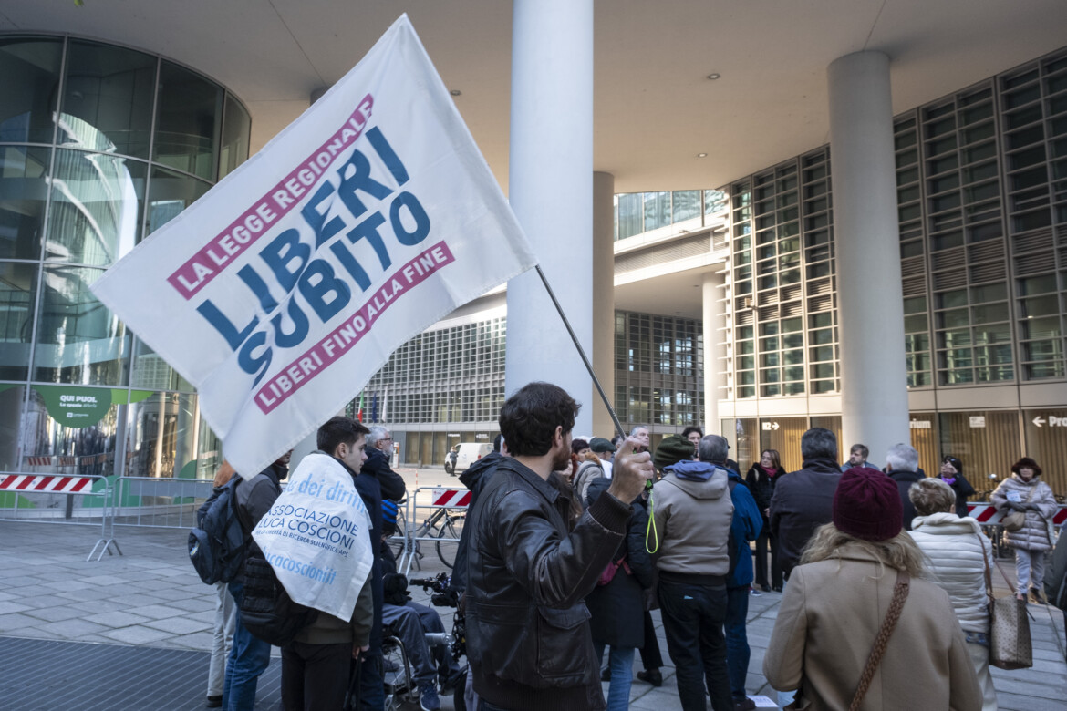 Una raccolta firme per l'eutanasia legale