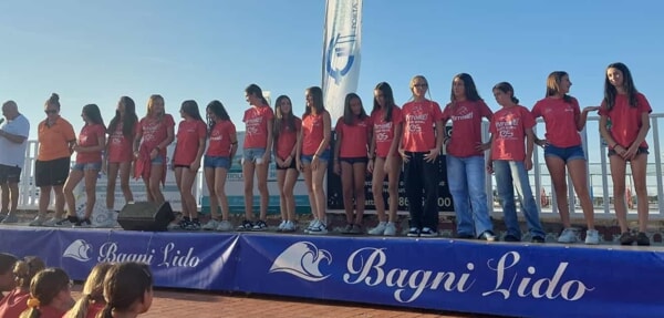 Le ragazze dell'Under 14/16 dello IES MVTomei Livorno