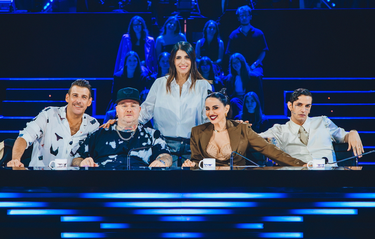 X Factor 2025, le pagelle della prima puntata: il consiglio giusto arriva alla fine, “pippetta e a nanna!”