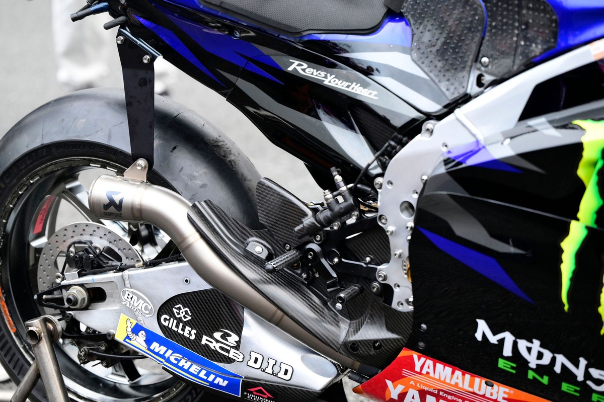 Yamaha: solo un giro per lo scarico lungo sulla M1 di Quartararo