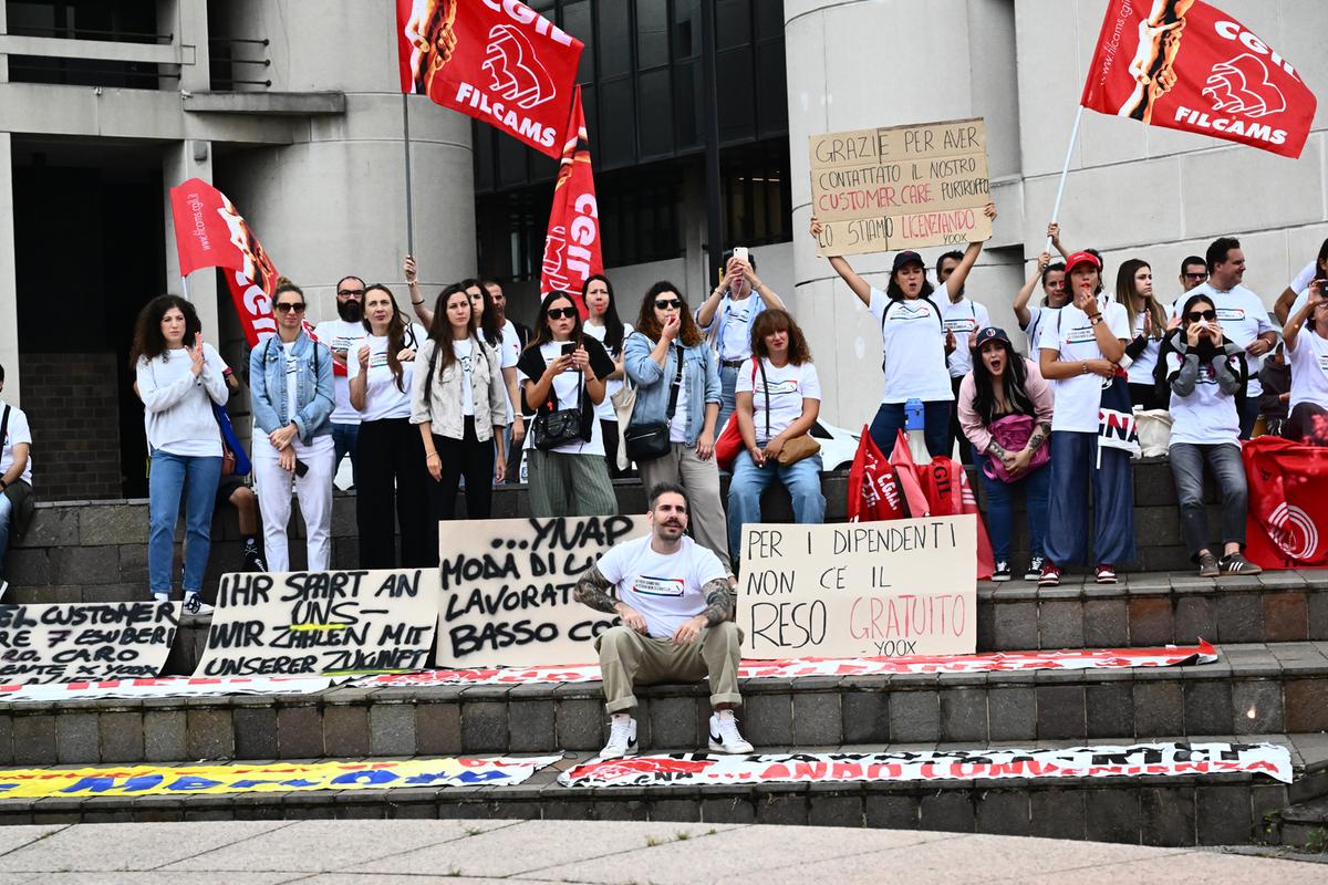Yoox, altra fumata nera al tavolo in Regione. La protesta dei lavoratori: “Così ci rubano il futuro” - Il Resto del Carlino