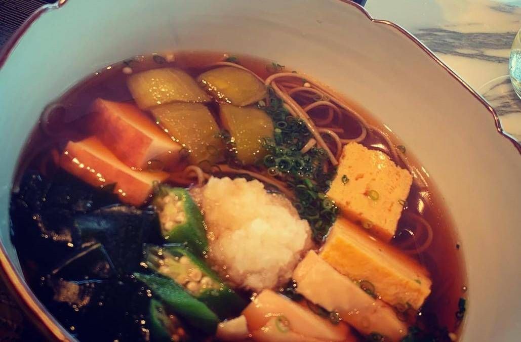 Fanno pipì nella zuppa, devono pagaer 284 mila euro. Il caso choc