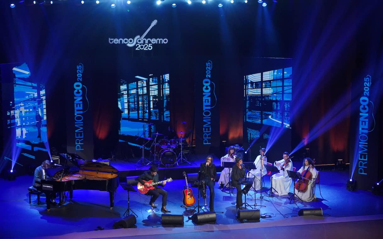 Premio Tenco 2025, memoria e futuro sul palco del Teatro Ariston