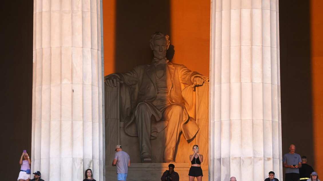 Caos Usa per lo shutdown, migliaia di posti a rischio - Nord America