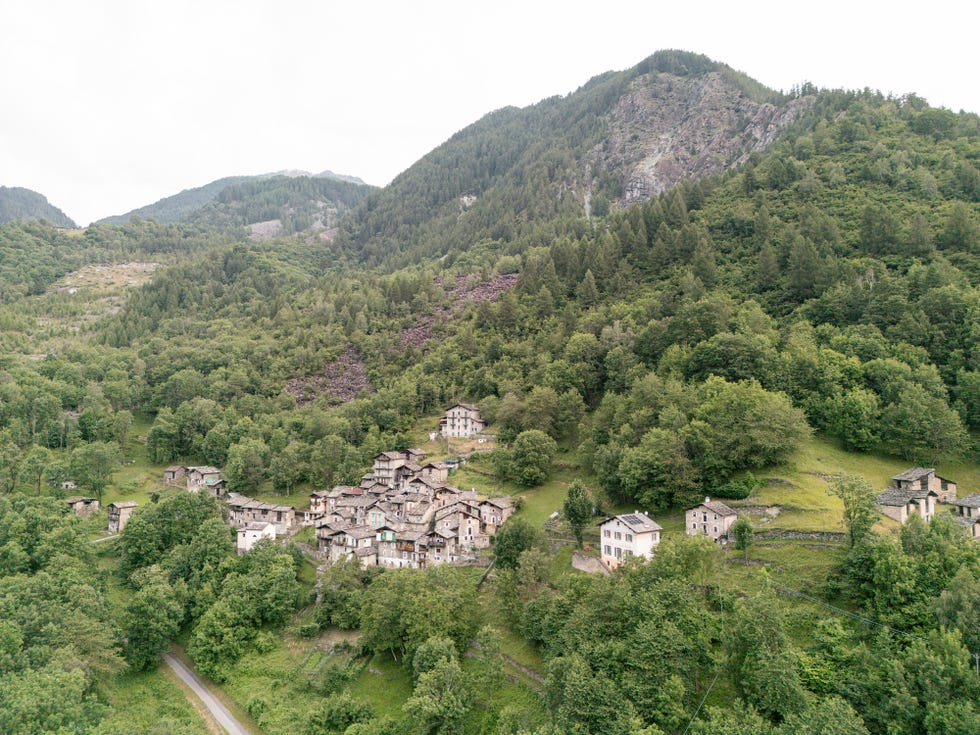 una vecchia scuola di montagna trasformata in casa vacanze
