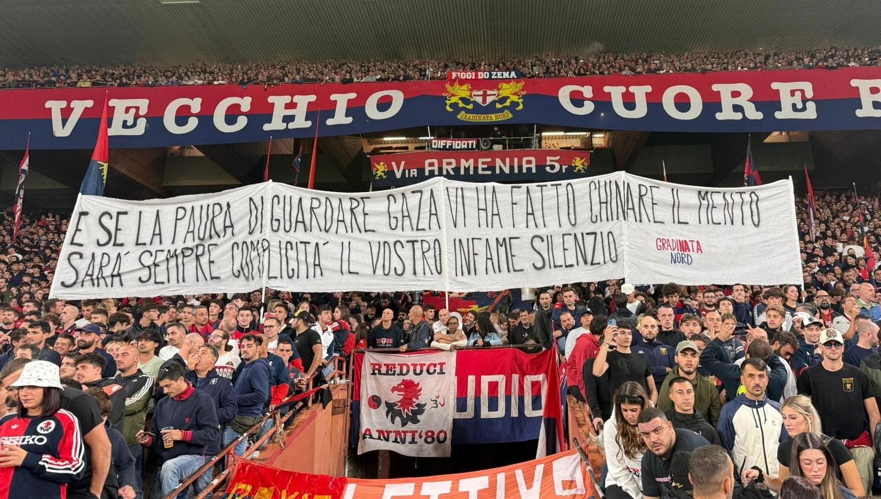 Gaza, tifosi del Genoa scioperano citando De André: “Il calcio non sia indifferente, restiamo umani”