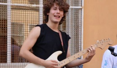 Roma, 17enne muore in un tragico incidente stradale: tornava in bici dalla manifestazione pro Flotilla - Tgcom24