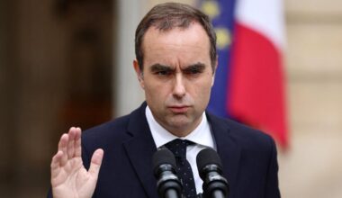 Francia, Lecornu ha rassegnato le dimissioni: Macron le accetta