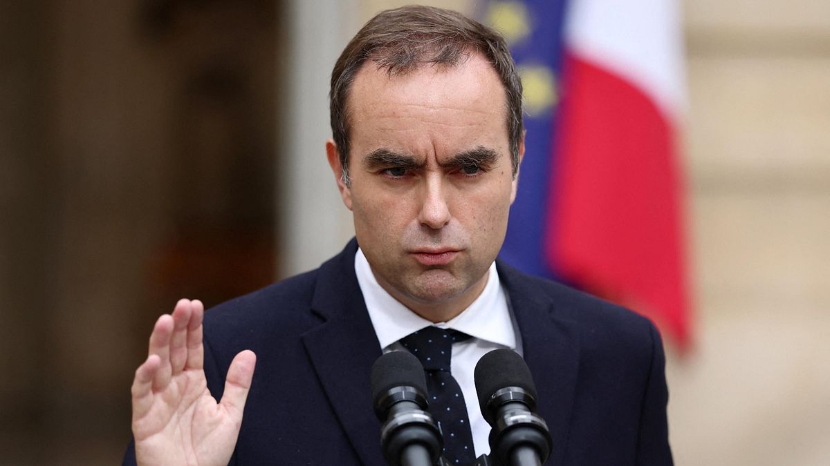 Francia, Lecornu ha rassegnato le dimissioni: Macron le accetta