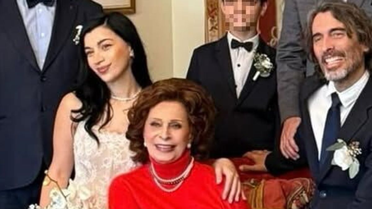 Il figlio di Sophia Loren a nozze, sui social la foto di famiglia