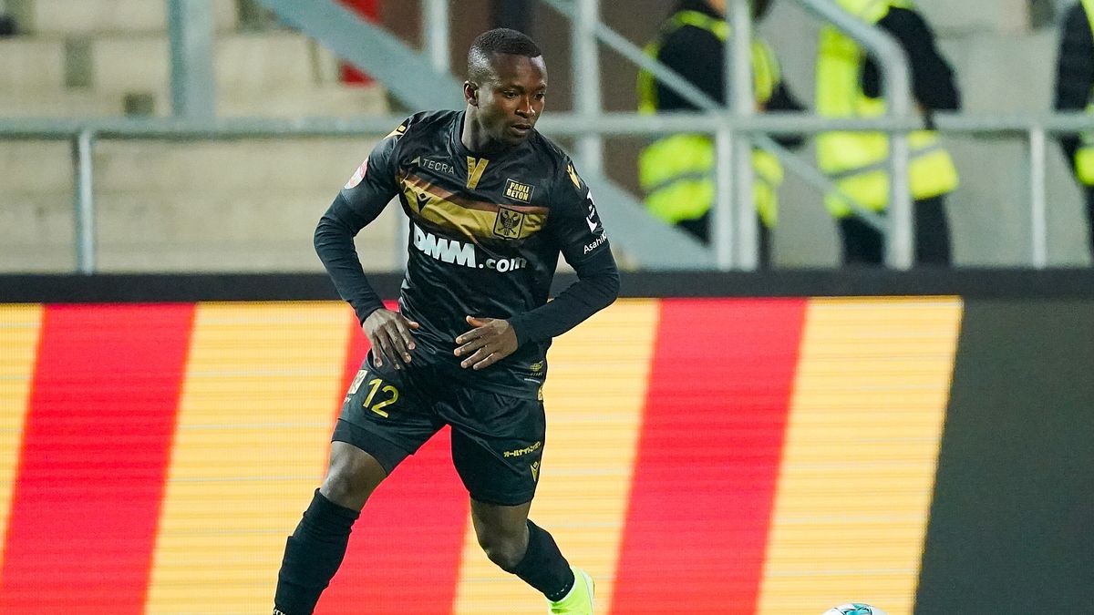 Si rompe il collo in partita: il togolese Asamoah rischia la paralisi - Sportmediaset